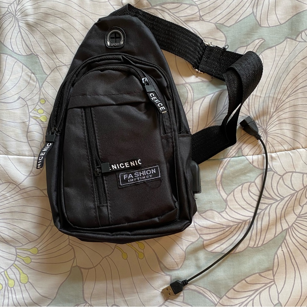Small sling backpack - Picture 5 of 7